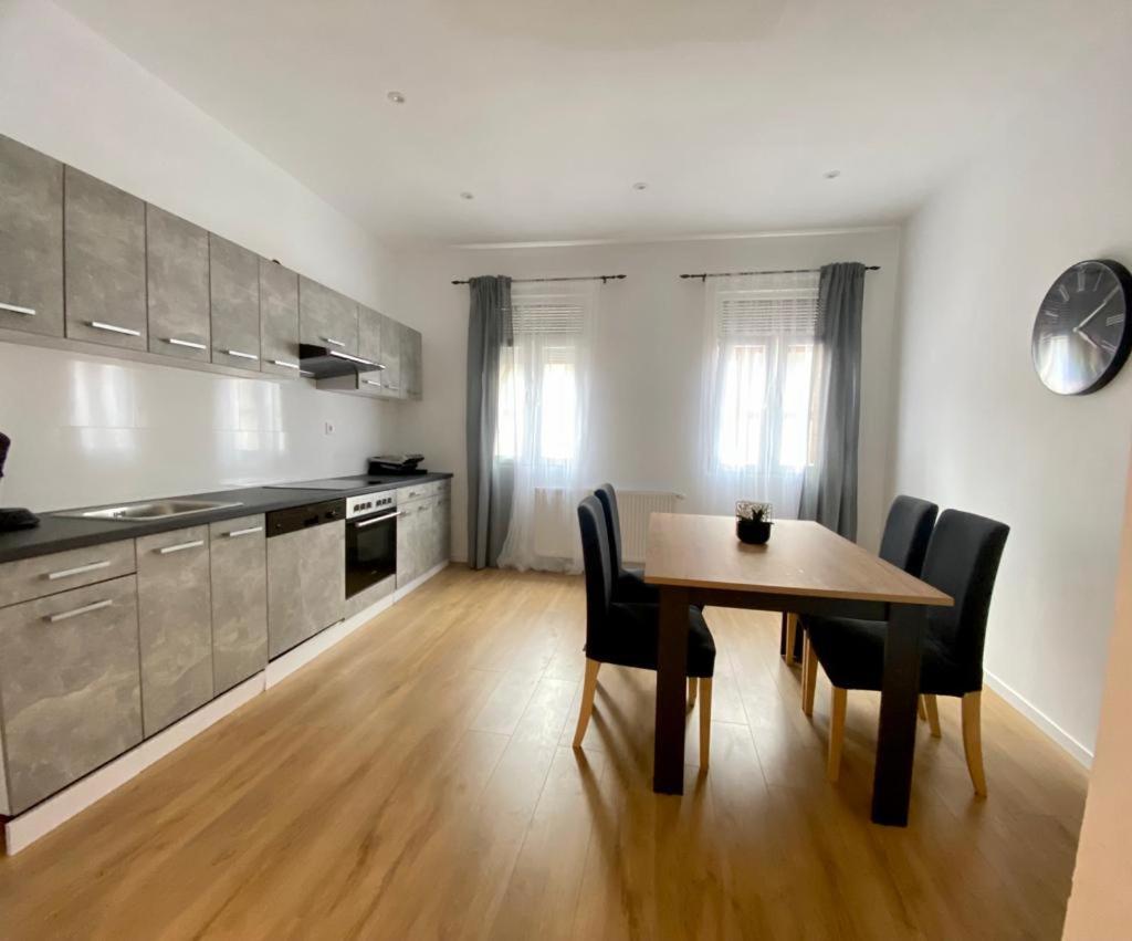 -1-zentral-traumwohnung-rhein Appartement *